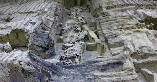 Excavated more than 200 3,000-year-old tombs in China