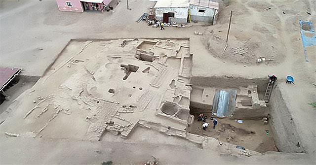 Excavating 1,000-year-old tomb of Moche civilization