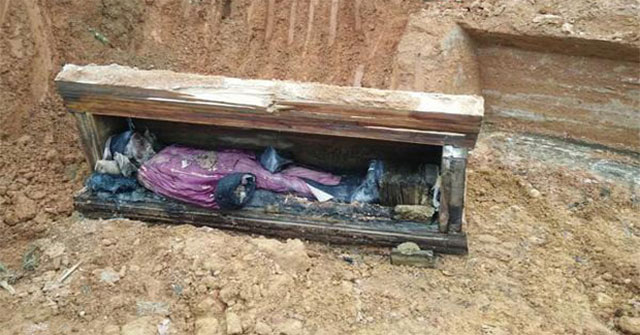 Excavating an ancient tomb containing an intact male human body suspected of being an ancient Chinese aristocrat