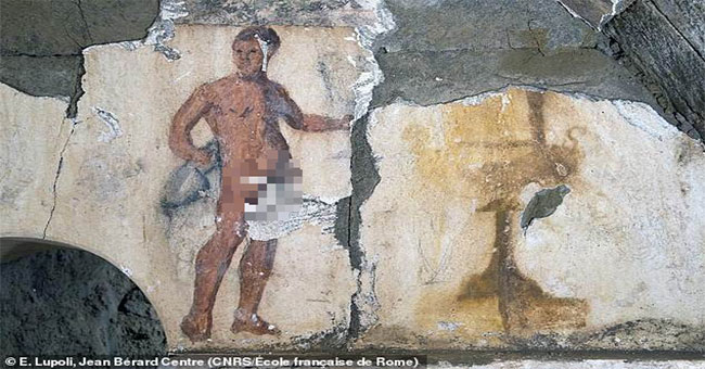 Excavating the tomb over 2000 years old, discovering party pictures and nude painting on the wall