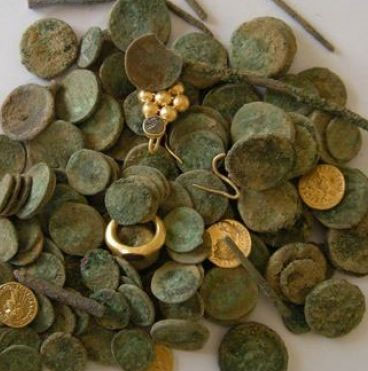 Excavation of 2000-year-old gold warehouse