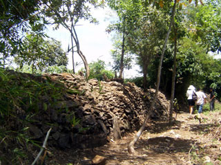 Excavation of Don Thu relic