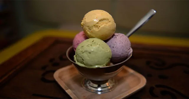 Experts talk about the danger of eating ice cream in hot weather