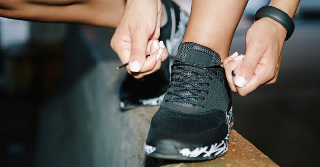 Explain the cause of shoelaces or slip