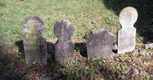 Explain the mystery of the ancient tombs in Pompeii