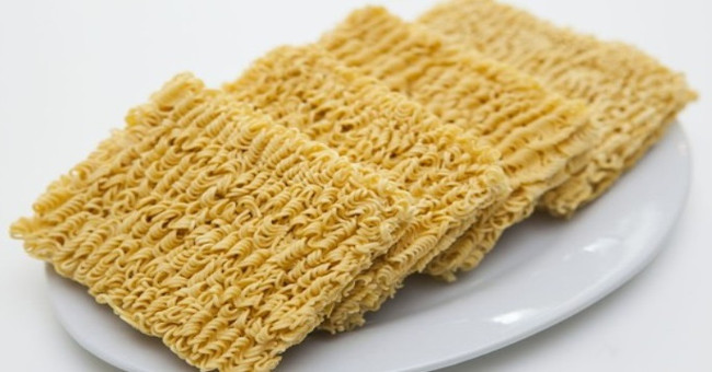 Explain the problem of frying oil instant noodles