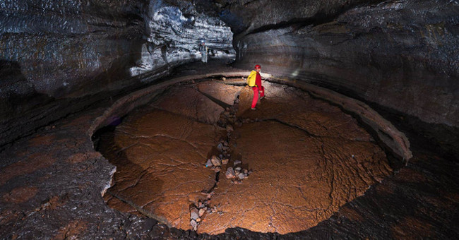Explore the 'dragon's territory' at the volcanic island of Hawaii