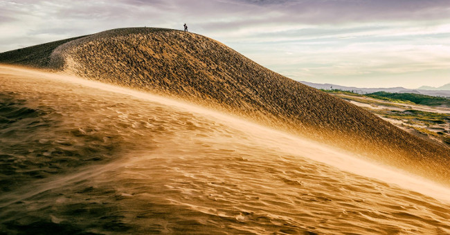 Explore the world-like sand hill in Thousand and One Nights in Japan