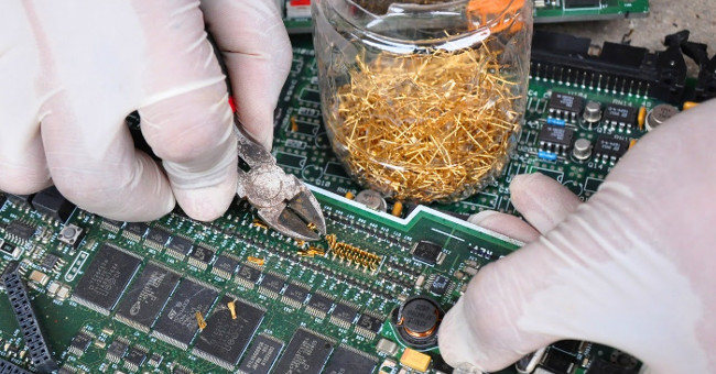 Extremely fast gold emulsion from electronic waste