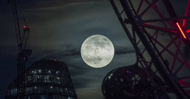 Extremely rare wolf moon appears all over the world