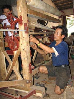 Farmers successfully built the mat weaving machine