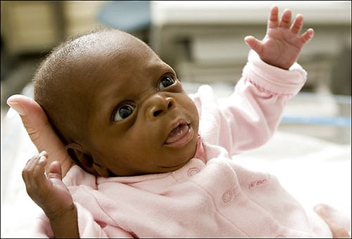 Feeding a newborn baby weighing 3 ounces