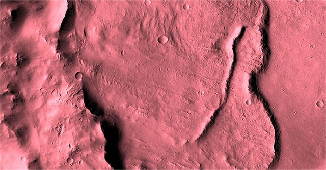 Find evidence of groundwater around Mars?
