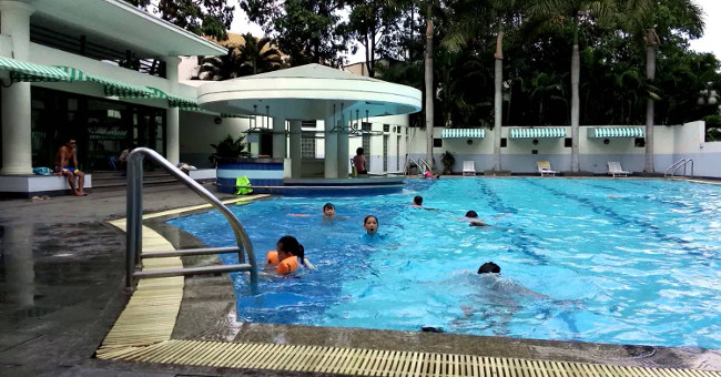 Find out what causes eye pain when swimming
