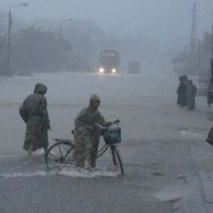 Find solutions to overcome prolonged floods in Central Vietnam