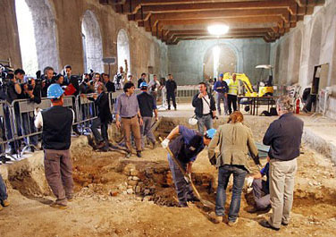 Find the remains of Mona Lisa!