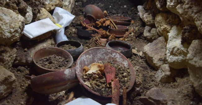 Find the tomb of King Maya 1,700 years with a beautiful pearl mask