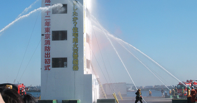 Firefighters with robots, planes