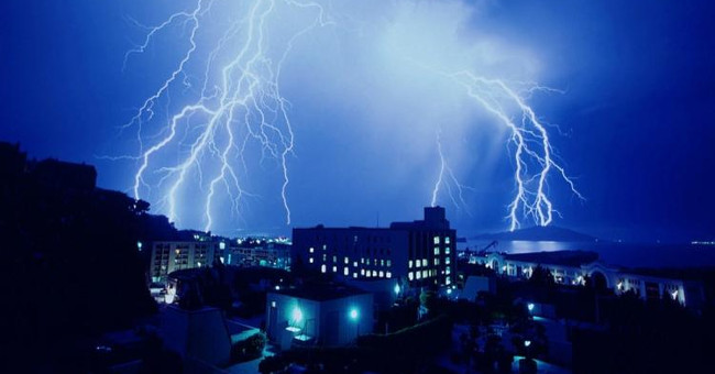 First aid for people struck by lightning