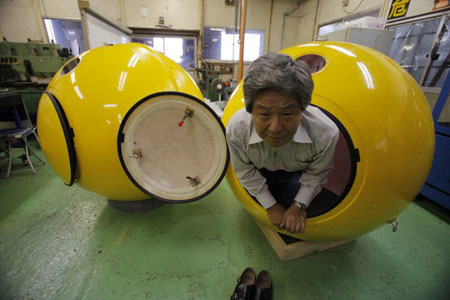 Floating ball to save people in tsunami