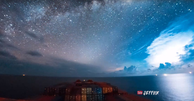 Floating on the sea a month via video timelapse ... 10 minutes