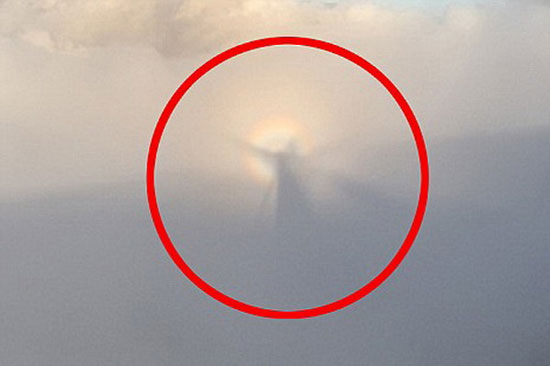 Fluttering because the mysterious person appeared on the cloud