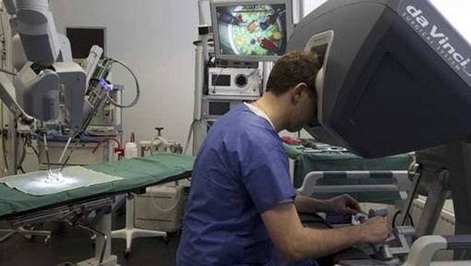 For the first time successfully performed heart surgery for children with robots