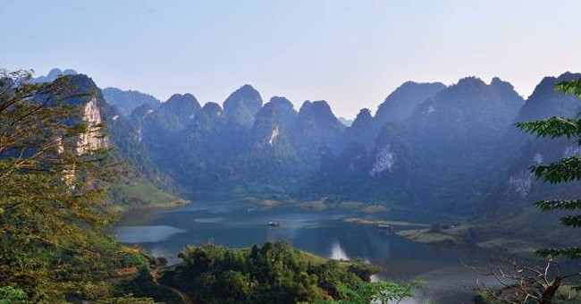 For the first time, the metal tomb in the cave was discovered in Tuyen Quang