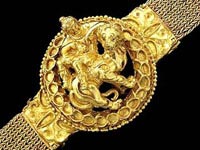 Found 2000 year old gold collection