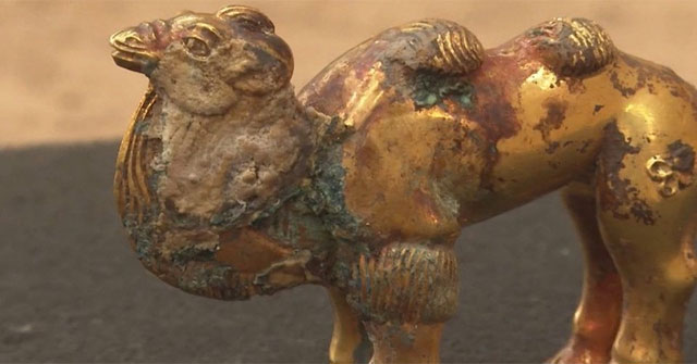Found a monolithic gold camel statue near the tomb of Qin Shi Huang