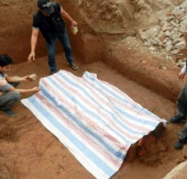 Found the ancient tomb at the intersection of Dao Tan - Buoi