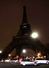 France 'turned off the lights' to warn the earth to warm up