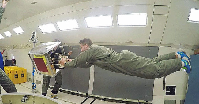 Garbage in the universe with robots simulating gecko feet