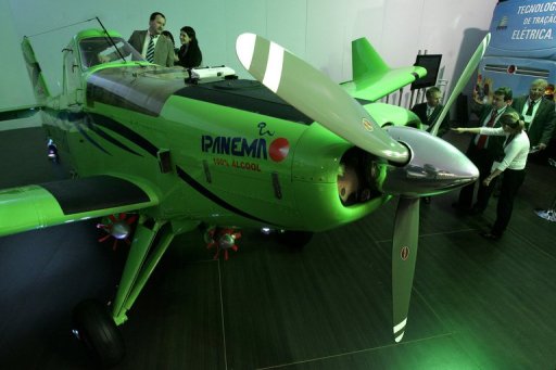 Gasoline aircraft extracted from sugarcane