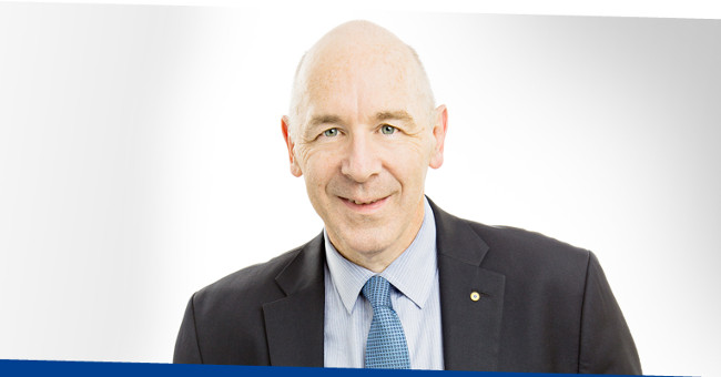 General Director of the Australian Cancer Council 'shows the face of the many causes of cancer in Vietnam