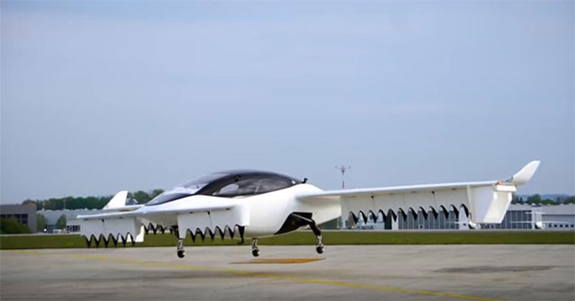 German flight taxi successfully flew the first flight