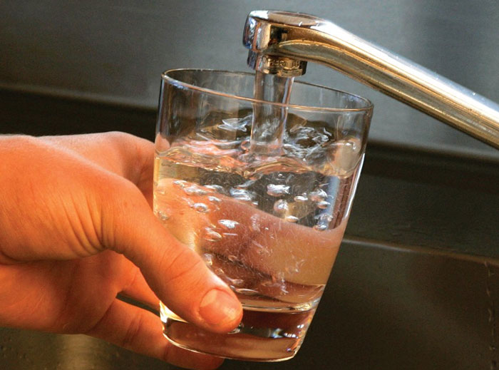 Give lithium to water will help reduce suicide rate?
