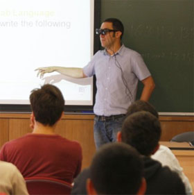 Glass virtual reality helps interact in the classroom