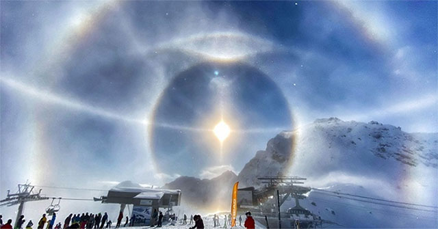 Glorious glows around the Sun.