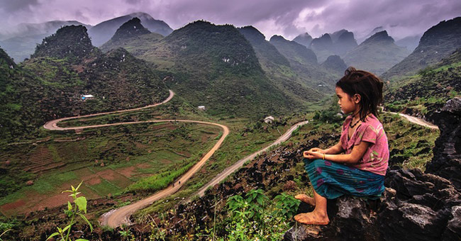 Go to Dong Van stone plateau to see the gray paradise