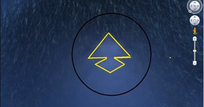Google Earth spotted a giant pyramid at the bottom of the sea?