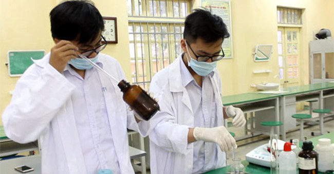 Grade 10 students create nano probes for cancer treatment