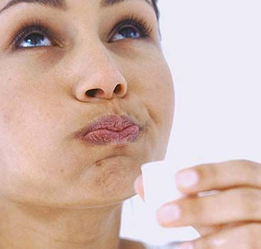 Green tea cleans teeth better than mouthwash?