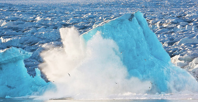 Greenland Glacier shattered, a clear sign of climate change