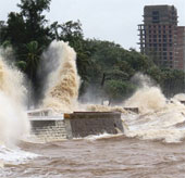 Hai Phong flooded heavily, Lang Son prepared to run flood