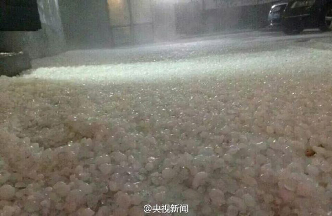 Hail is as big as chicken eggs in China