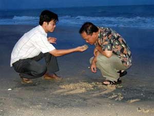 Ham Tien beach - Mui Ne: 'Where does black matter' come from?