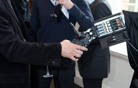 Hand surgery robot remote