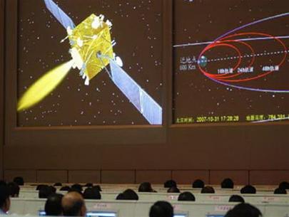 Hang Nga 1 ships into Moon's orbit