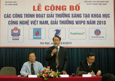 Hanoi launched the 2011 Science and Technology Innovation Award
